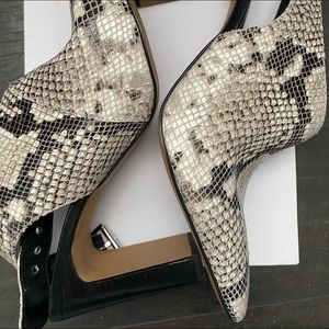 Vince Camuto  Heeled Mule